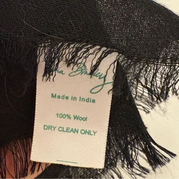 Vera Bradley light weight Wool scarf black, tan, orange, purple - Picture 2 of 3